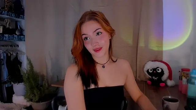 Snapshot of AmaruBloom chatting on December 2025 09:33:02 PM AmaruBloom online show from December 2025 09:33:02 PM