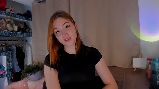 Snapshot of AmaruBloom chatting on February 2026 06:22:01 AM AmaruBloom online show from February 2026 06:22:01 AM