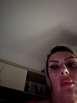 Snapshot of KirraWhite chatting on October 2025 04:14:01 AM KirraWhite online show from October 2025 04:14:01 AM