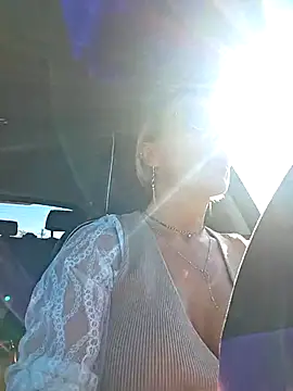 Snapshot of KirraWhite chatting on October 2025 10:27:01 AM KirraWhite online show from October 2025 10:27:01 AM