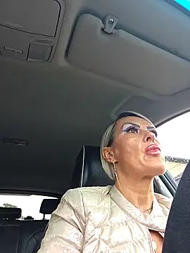 Snapshot of KirraWhite chatting on November 2025 06:13:02 AM KirraWhite online show from November 2025 06:13:02 AM