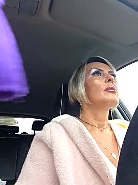 Snapshot of KirraWhite chatting on November 2025 06:33:01 AM KirraWhite online show from November 2025 06:33:01 AM