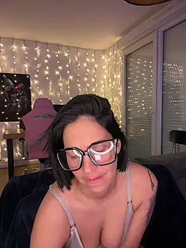 Snapshot of LaPetiteKim chatting on February 2026 08:05:02 PM LaPetiteKim online show from February 2026 08:05:02 PM