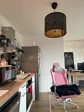 Snapshot of LaPetiteKim chatting on February 2026 01:20:01 PM LaPetiteKim online show from February 2026 01:20:01 PM