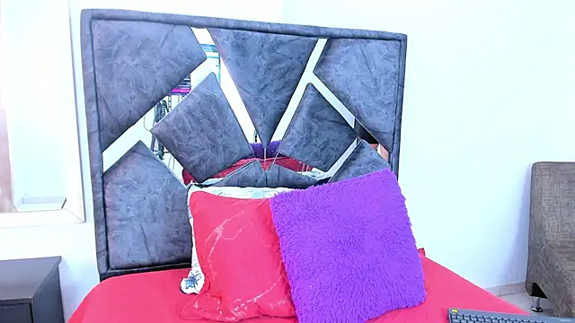 Snapshot of mia_fox4 chatting on December 2025 12:43:02 PM mia fox4 online show from December 2025 12:43:02 PM