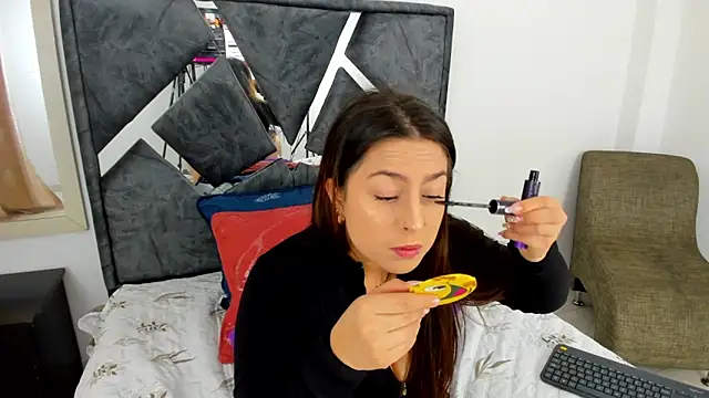 Snapshot of mia_fox4 chatting on December 2025 12:03:02 PM mia fox4 online show from December 2025 12:03:02 PM