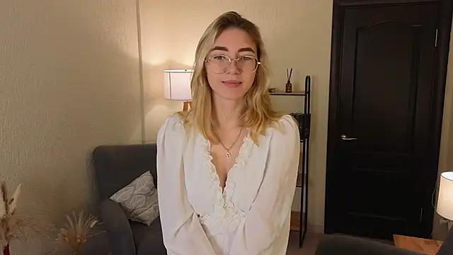 Snapshot of KatherineWill chatting on October 2025 07:28:02 AM KatherineWill online show from October 2025 07:28:02 AM