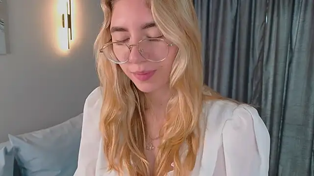 Snapshot of KatherineWill chatting on October 2025 02:18:02 PM KatherineWill online show from October 2025 02:18:02 PM