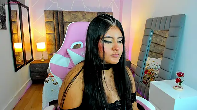 Snapshot of AnnaSwift_ chatting on November 2025 01:38:01 AM AnnaSwift online show from November 2025 01:38:01 AM