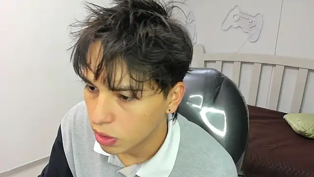 StiwenTwink online show from October 2025 02:56:01 PM