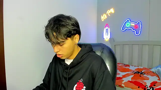 StiwenTwink online show from October 2025 02:17:02 PM