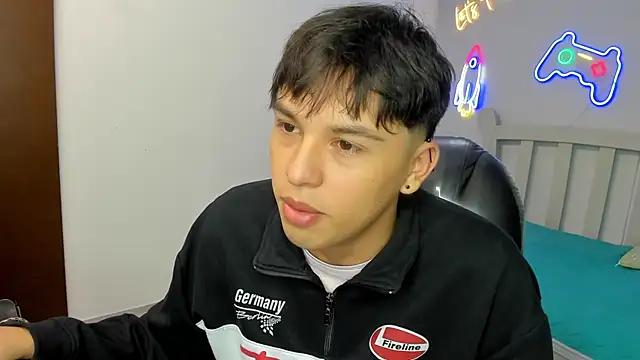 StiwenTwink online show from November 2025 02:51:01 PM