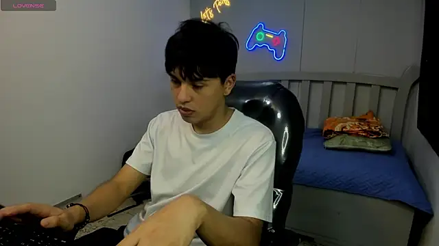 StiwenTwink online show from November 2025 03:01:02 PM