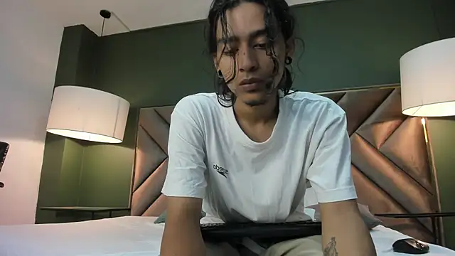 Dickie Dicking online show from November 2025 08:32:01 PM