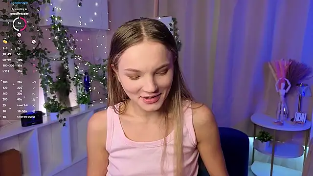 JulieLupo online show from November 2025 06:13:01 AM