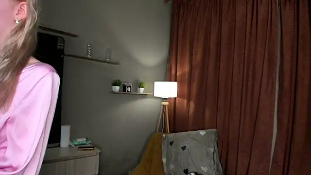 Snapshot of PocketDollX chatting on June 2026 04:42:02 PM PocketDollX online show from June 2026 04:42:02 PM