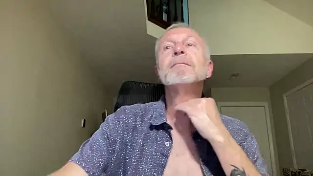 Snapshot of ApolloThrust chatting on October 2025 10:29:02 PM ApolloThrust online show from October 2025 10:29:02 PM