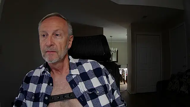 Snapshot of ApolloThrust chatting on October 2025 06:18:01 PM ApolloThrust online show from October 2025 06:18:01 PM