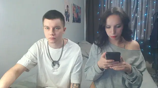 Snapshot of Mark_and_Wendy chatting on May 2026 07:04:01 AM Mark and Wendy online show from May 2026 07:04:01 AM