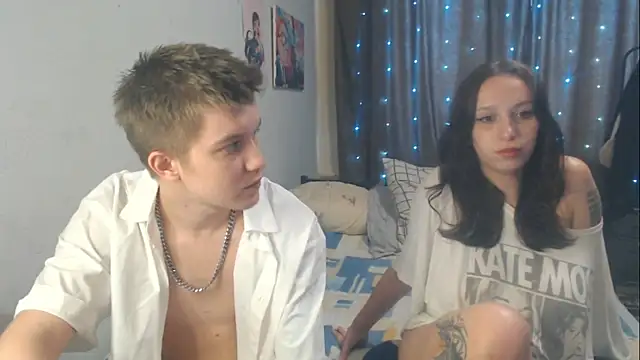 Snapshot of Mark_and_Wendy chatting on June 2026 05:45:02 AM Mark and Wendy online show from June 2026 05:45:02 AM
