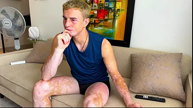 Snapshot of YummyGann chatting on November 2025 01:41:02 AM YummyGann online show from November 2025 01:41:02 AM