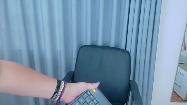 AmarisLenox   online show from December 2025 10:05:01 PM