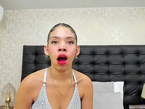 EmaGarcess online show from October 2025 07:33:01 PM