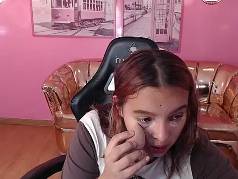 mia foster t online show from October 2025 01:08:02 PM