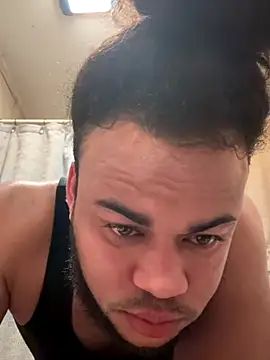 familia0210 online show from October 2025 04:04:01 AM