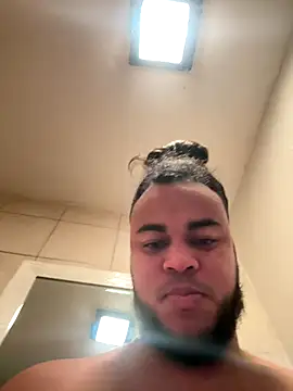 familia0210 online show from December 2025 08:04:02 PM