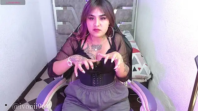 ivoni online show from November 2025 09:48:02 PM