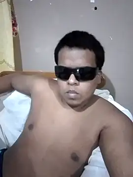 Snapshot of Ronald_ban chatting on November 2025 04:12:01 AM Ronald ban online show from November 2025 04:12:01 AM