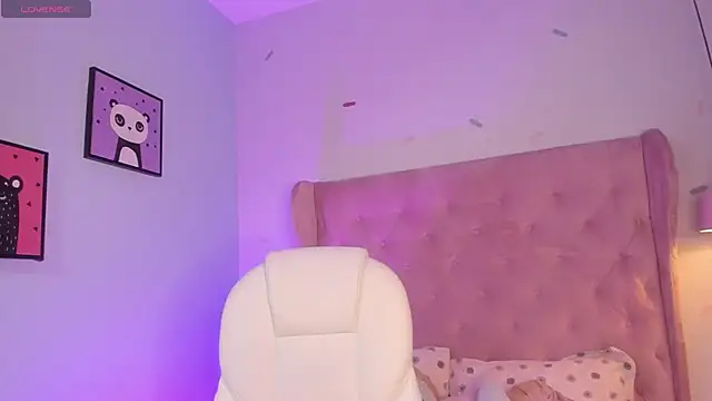 Snapshot of Vanelope_evanss chatting on December 2025 01:19:01 PM Vanelope evanss online show from December 2025 01:19:01 PM