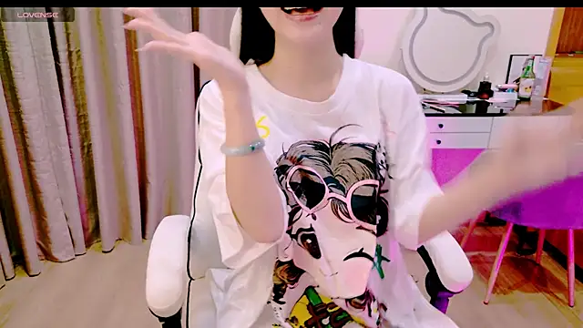  Aria Moonie online show from April 2026 03:53:01 PM