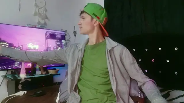 Tyler cat online show from November 2025 12:21:01 AM