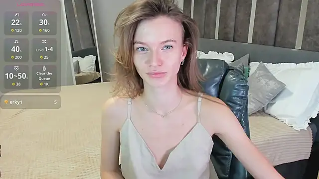 EvaToniz online show from October 2025 01:06:01 AM