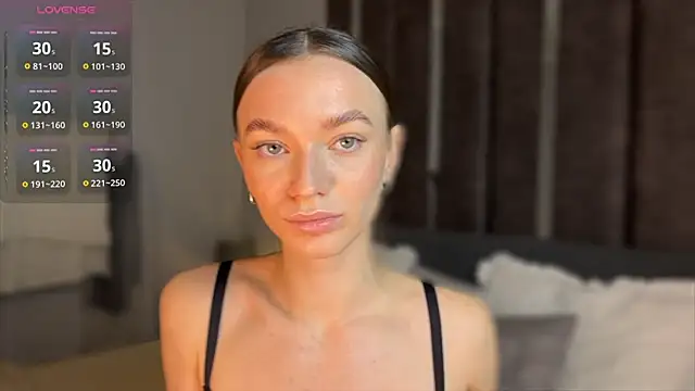 EvaToniz online show from December 2025 01:21:02 AM