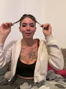 YoungZoexx online show from November 2025 07:13:01 PM