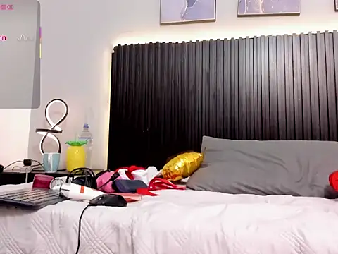 Julieta Slav3 online show from February 2026 09:00:01 PM