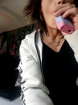 Rileyy7tk online show from March 2026 10:37:02 PM