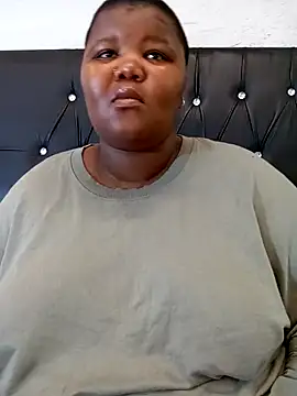 Snapshot of LadyBear2002 chatting on February 2026 08:30:01 AM LadyBear2002 online show from February 2026 08:30:01 AM