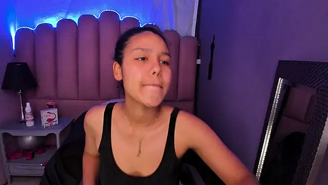 Snapshot of AriaVega chatting on November 2025 11:11:01 AM AriaVega online show from November 2025 11:11:01 AM