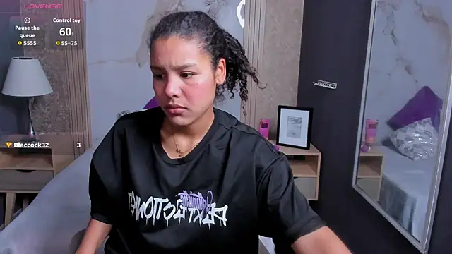 Snapshot of AriaVega chatting on November 2025 12:16:02 PM AriaVega online show from November 2025 12:16:02 PM