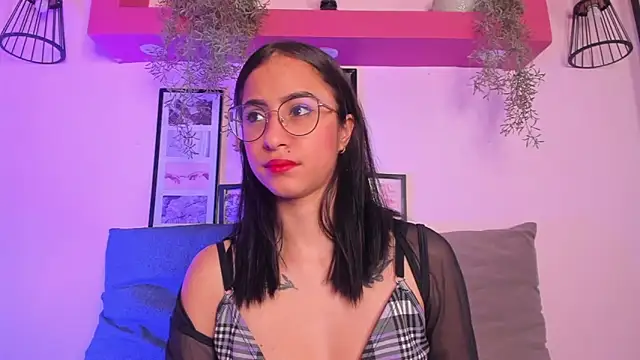 Alana Martinez  online show from December 2025 01:05:02 PM