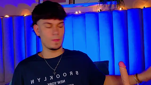 LiamThunder05  online show from November 2025 03:08:02 AM