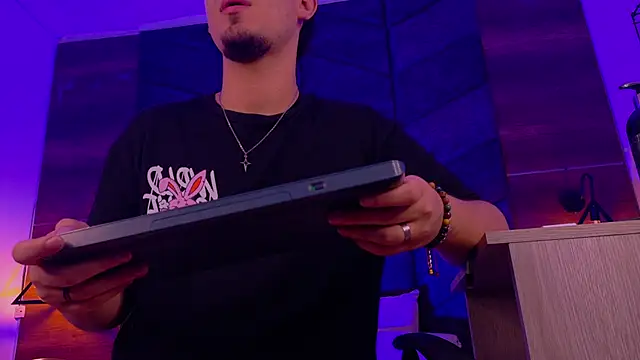 LiamThunder05  online show from November 2025 03:07:01 AM