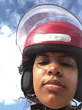 Lorennapires online show from October 2025 10:48:01 AM