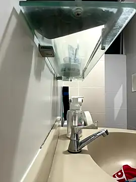 kisserzz online show from November 2025 04:51:02 PM