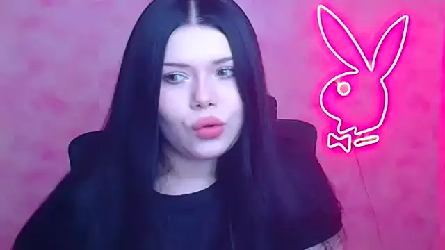 Mona Esty online show from December 2025 06:25:02 PM