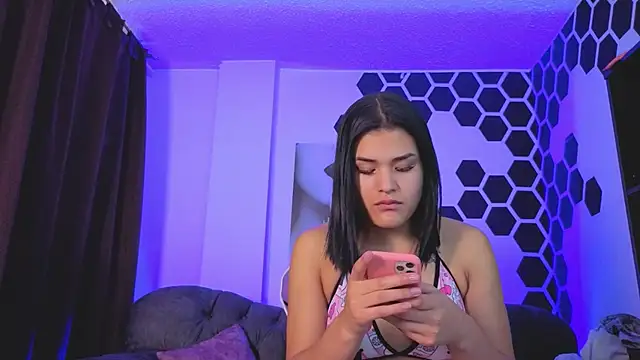 Snapshot of Violet_Jhonson chatting on December 2025 07:07:02 PM Violet Jhonson online show from December 2025 07:07:02 PM